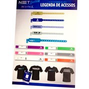Credenciais e pulseiras personalizadas para o evento.
