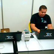 Sistema de controlde de acesso gerenciando o acesso do público as 
áreas do evento.

