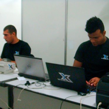 Sistema de controlde de acesso gerenciando o acesso do público as áreas do evento.
